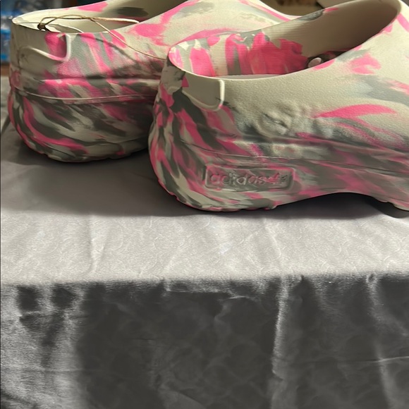 Adidas Multicolor Clogs - Picture 5 of 7